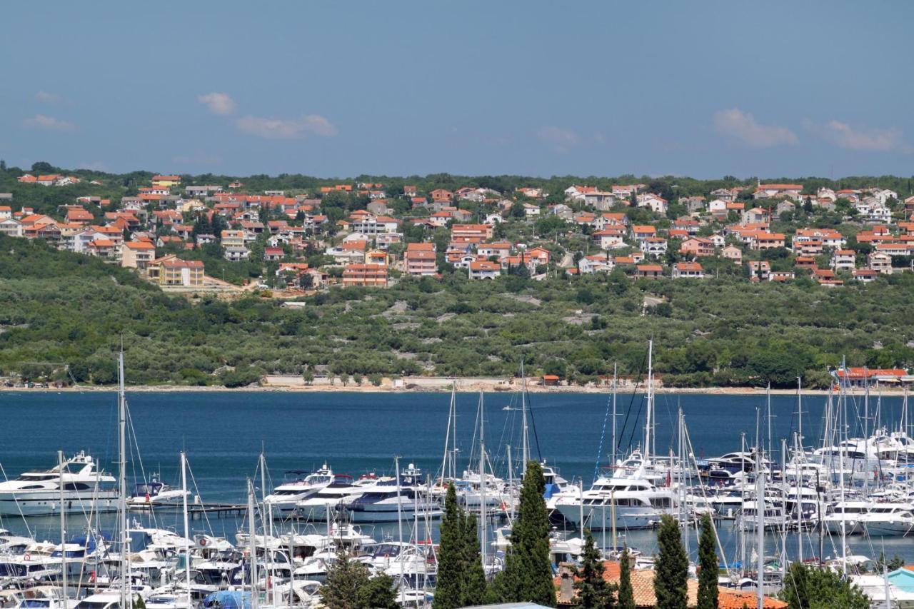 Apartments With A Parking Space Kornic, Krk - 5306 Екстериор снимка
