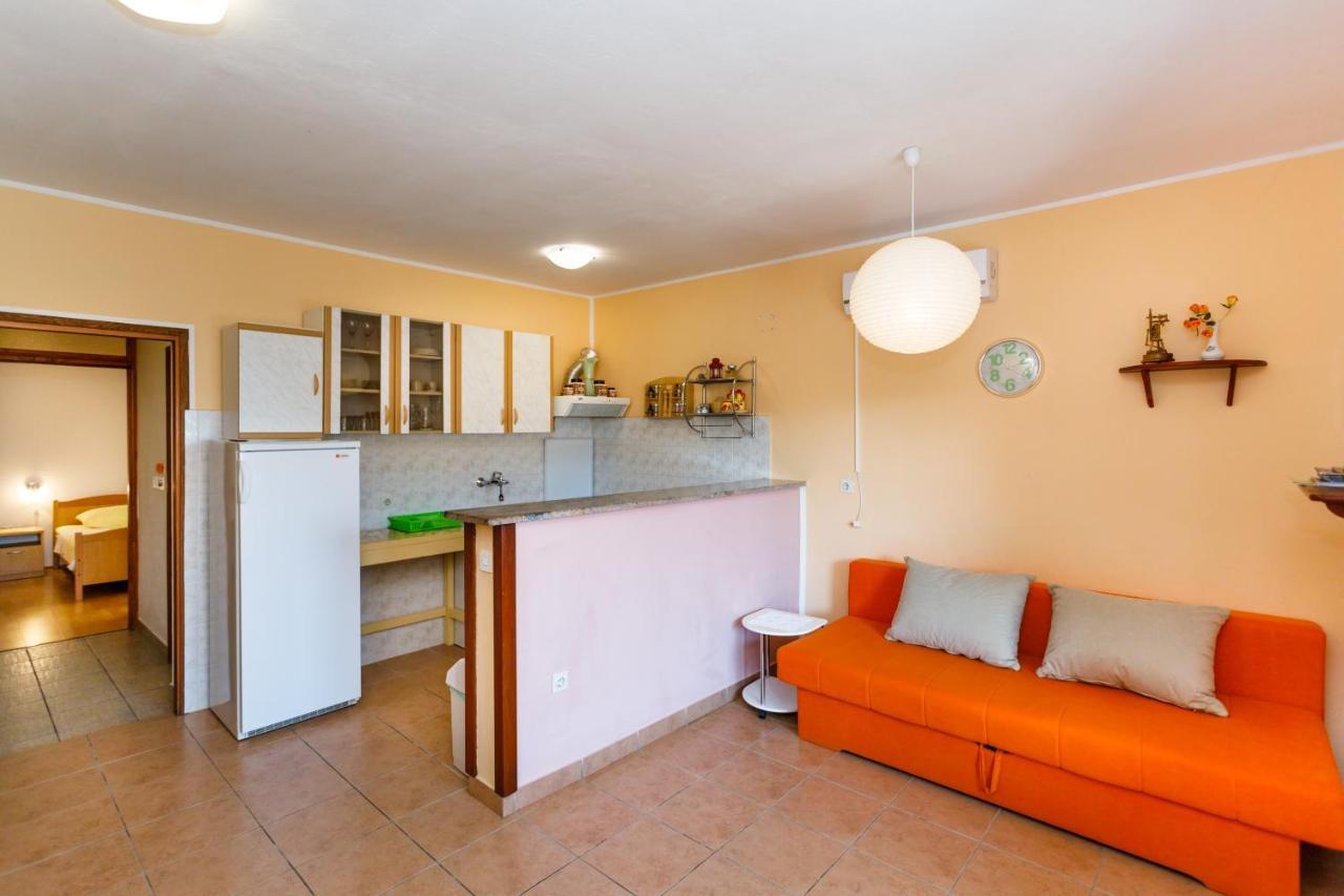 Apartments With A Parking Space Kornic, Krk - 5306 Екстериор снимка