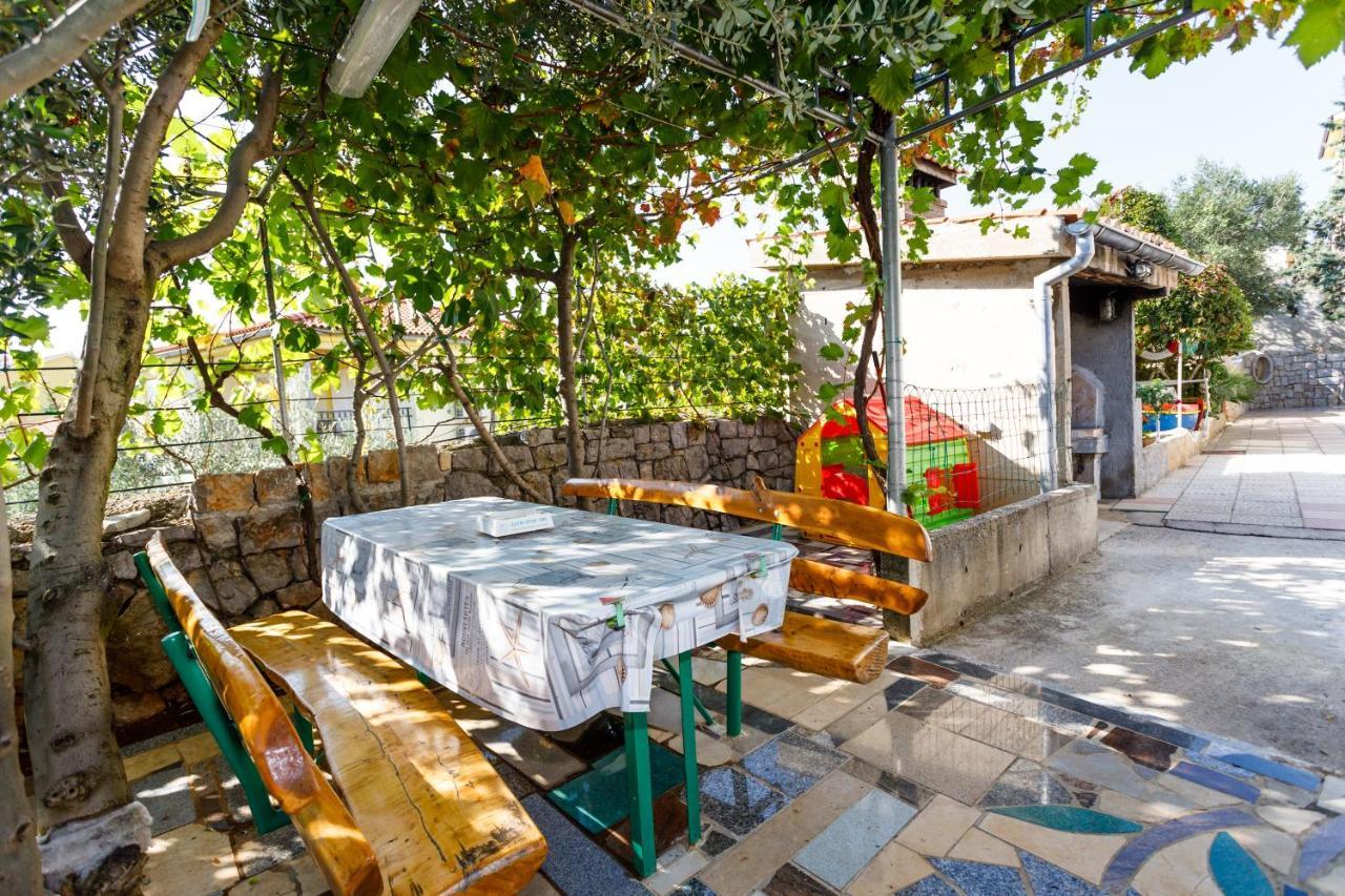 Apartments With A Parking Space Kornic, Krk - 5306 Екстериор снимка