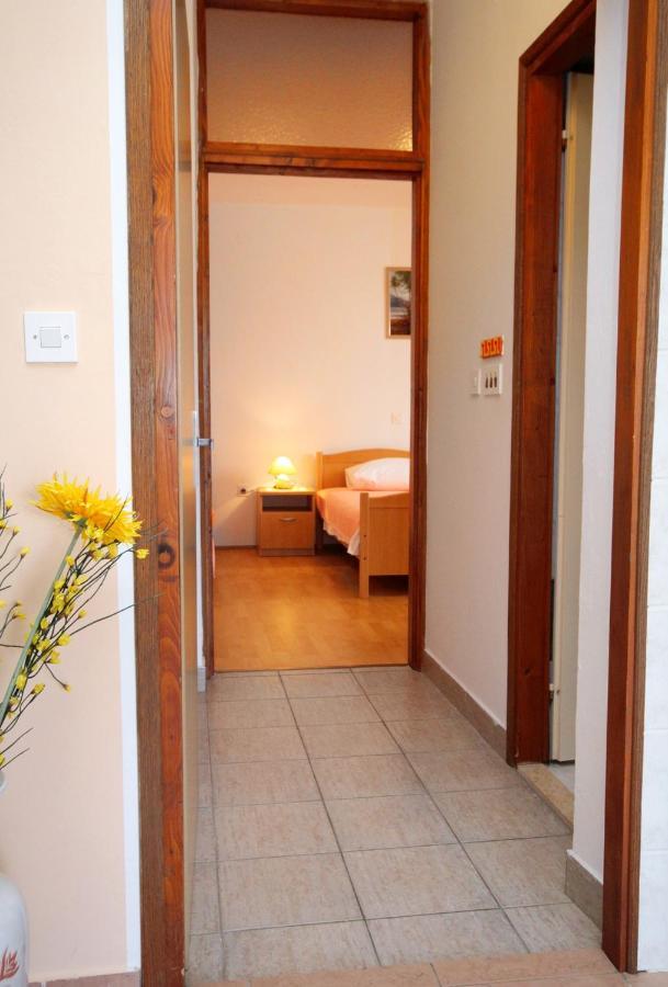 Apartments With A Parking Space Kornic, Krk - 5306 Екстериор снимка