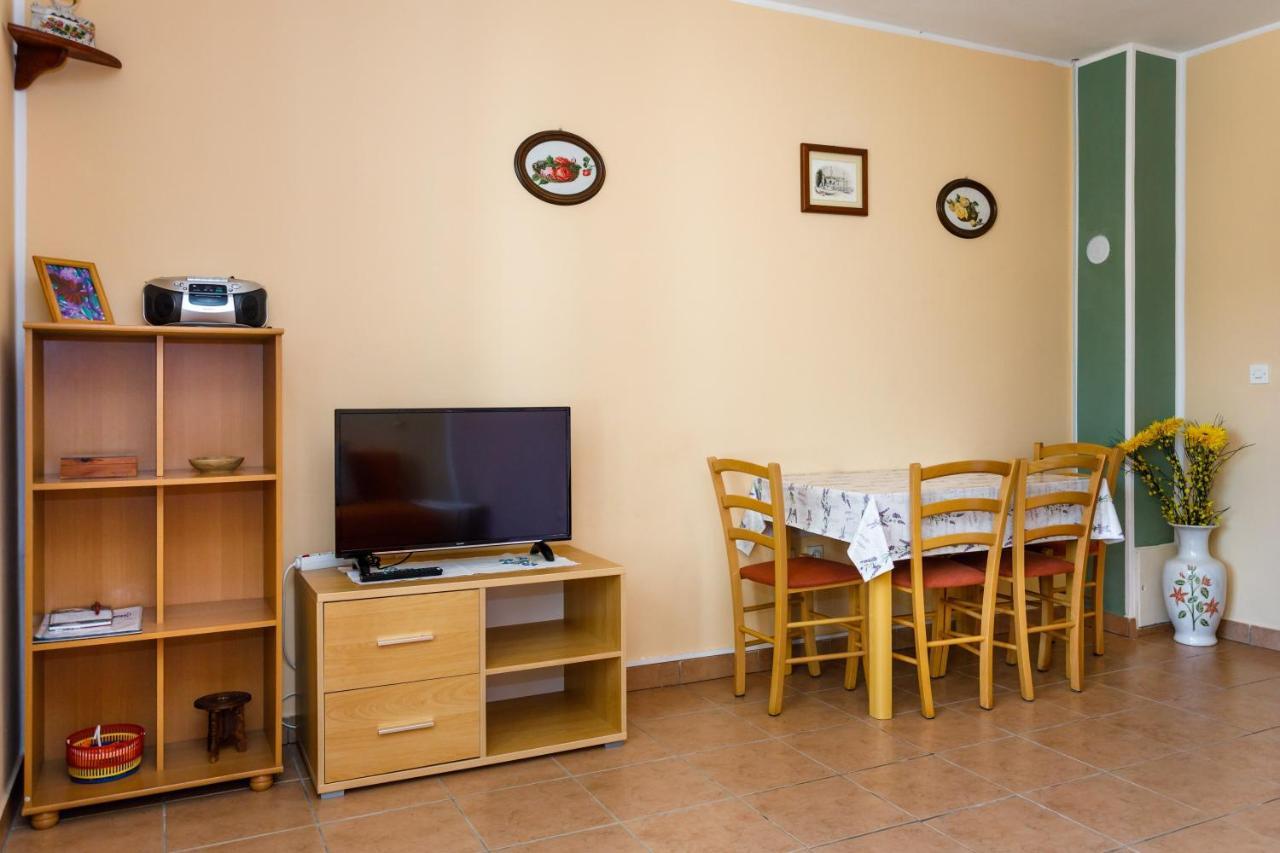 Apartments With A Parking Space Kornic, Krk - 5306 Екстериор снимка