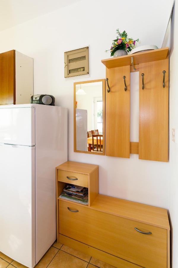 Apartments With A Parking Space Kornic, Krk - 5306 Екстериор снимка