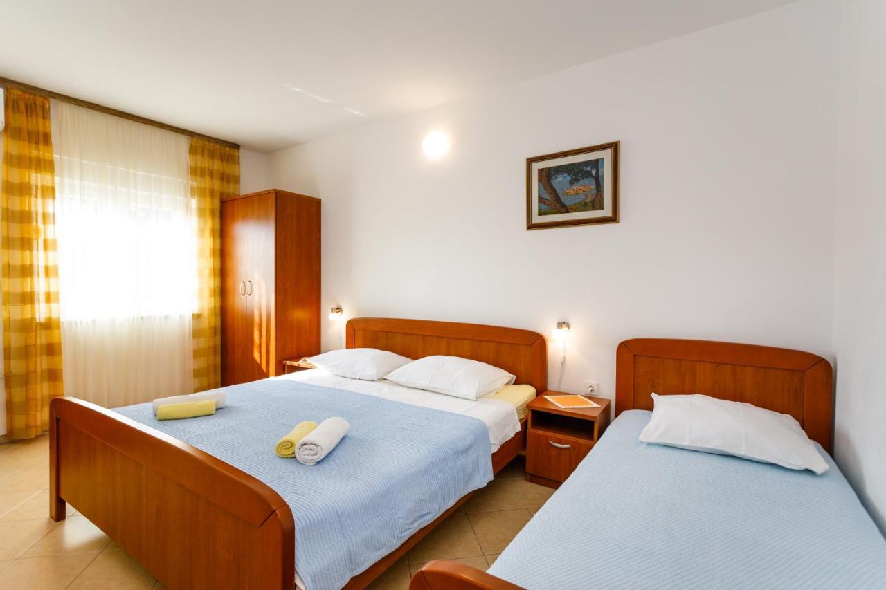 Apartments With A Parking Space Kornic, Krk - 5306 Екстериор снимка