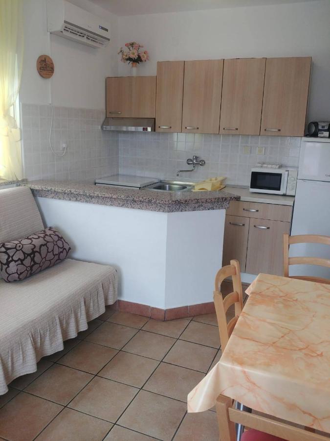 Apartments With A Parking Space Kornic, Krk - 5306 Екстериор снимка