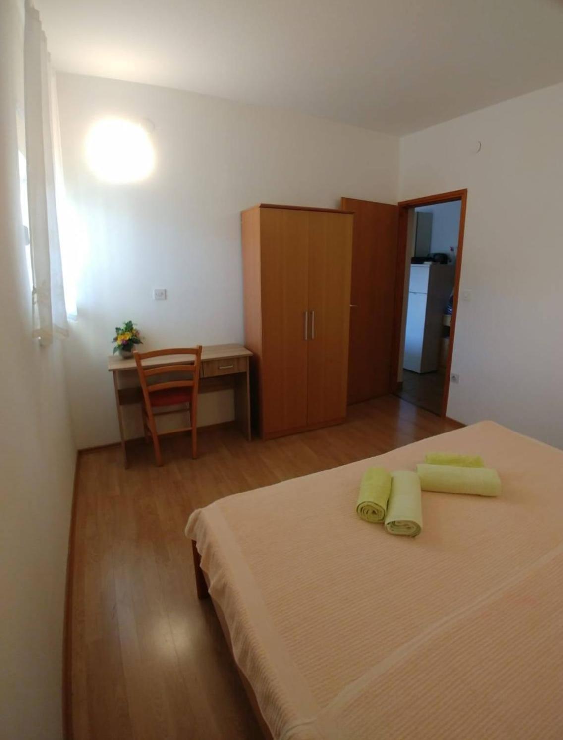 Apartments With A Parking Space Kornic, Krk - 5306 Стая снимка